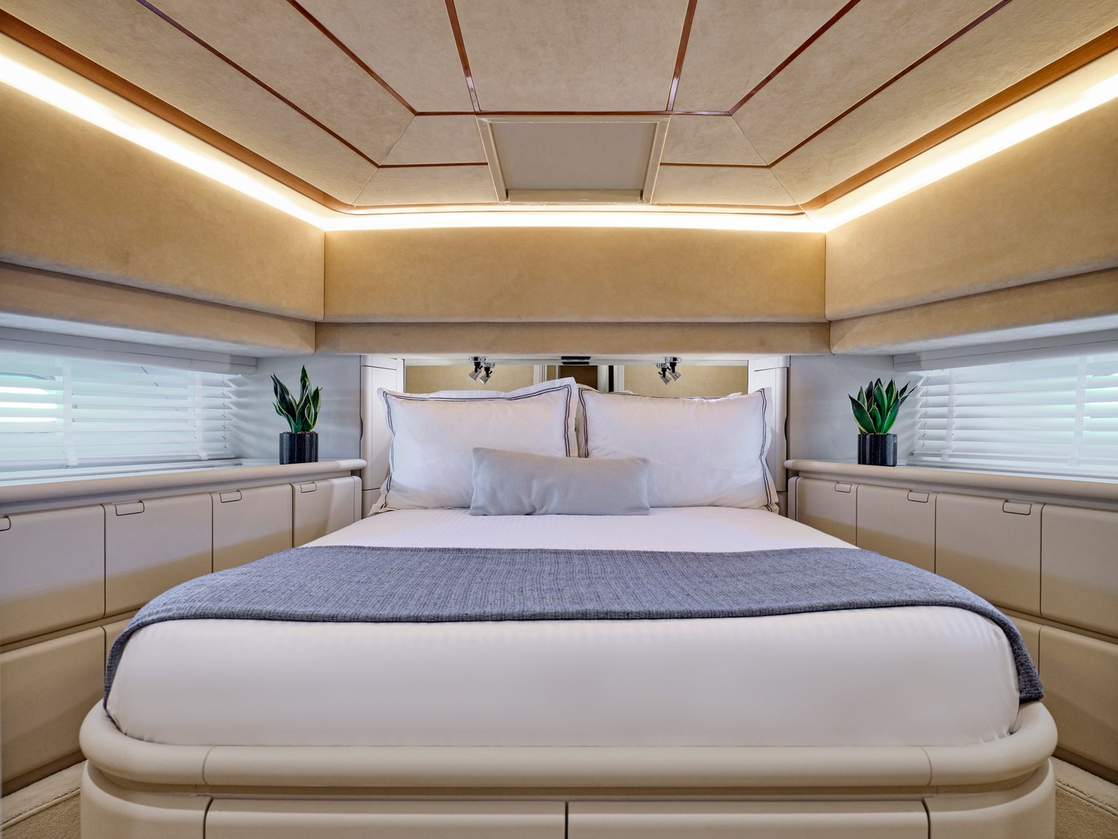 Guest cabin on board Apeiron Blue